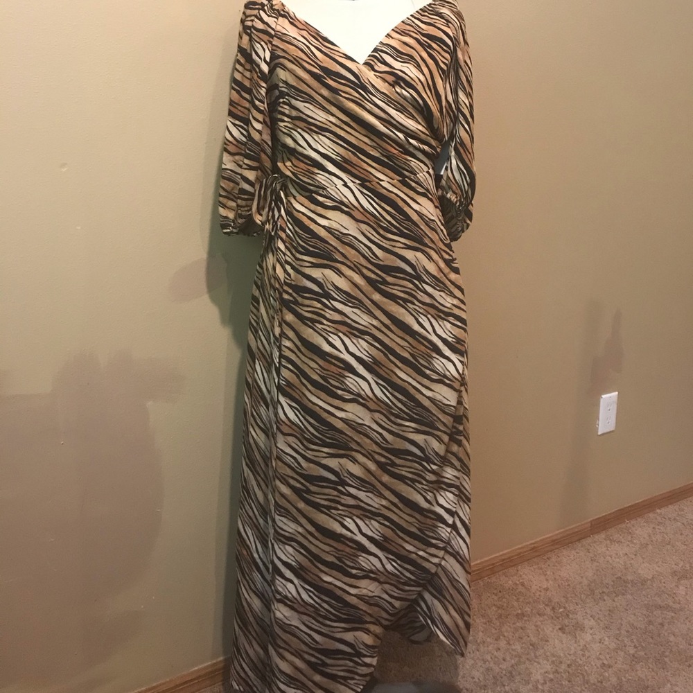 Wrap/tie Animal print dress
